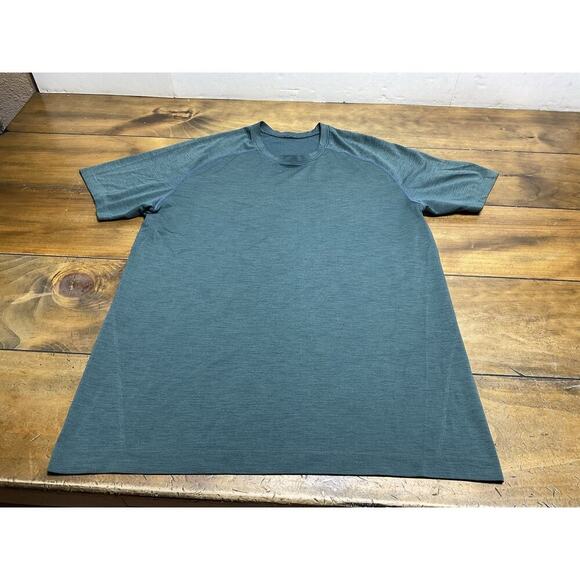 Lululemon Shirt Mens Medium Green Short Sleeve Metal Vent Tech Workout Gym - Picture 1 of 9